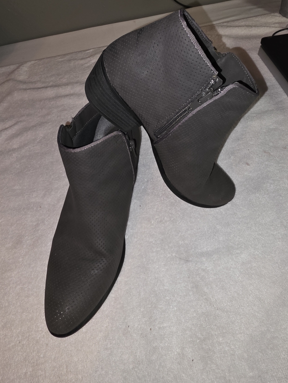 Esprit Tara Perforated Zip Ankle Booties Grey Size 9 Excellent Condition - Picture 1 of 6